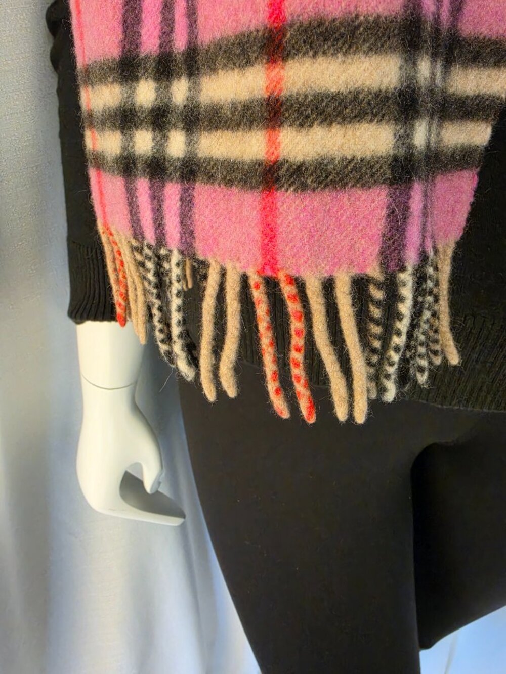 Vintage Burberry Fringe Pink and Black 100% Cashmere Scarf Made in England - Picture 3 of 6